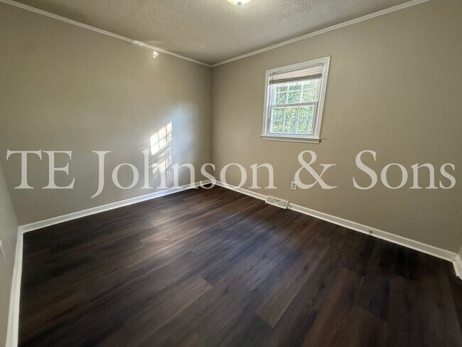 Building Photo - Cozy 3 Bedroom Home with Modern Touches in Winston-Salem