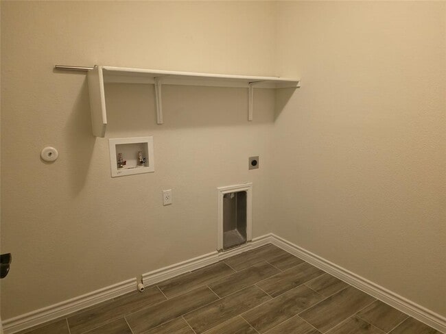 Building Photo - 14008 Eucalyptus Bnd