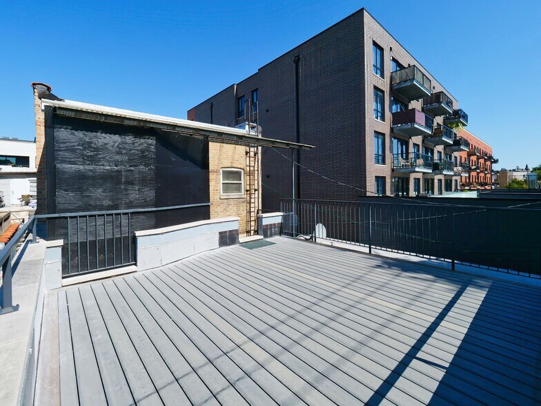 Building Photo - 2849 W Belmont Ave