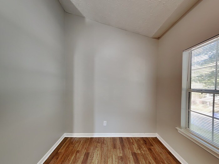 Building Photo - 4105 Robin Cir