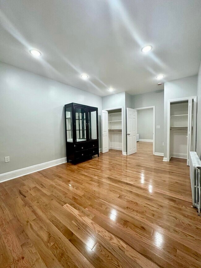 Building Photo - 469 Avenue A