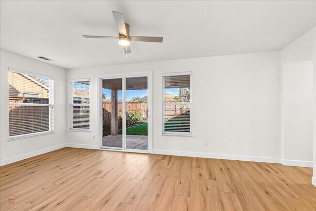 Building Photo - Beautiful 3(4) Bedroom/2 Bath Home Located in Lodi Ca