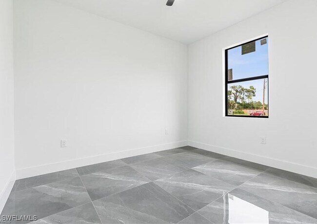 Building Photo - 128 Nave Ave S
