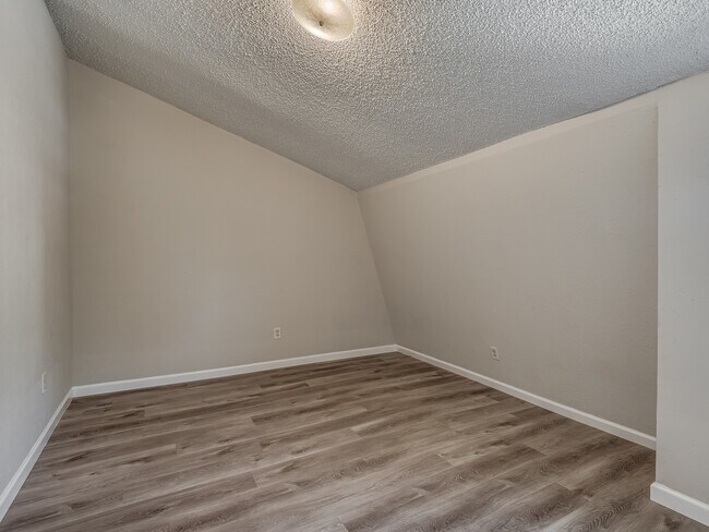 Building Photo - 6409 Miles Ln