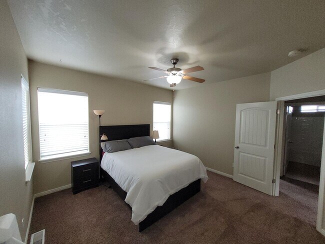 Building Photo - Dog Friendly Home in Boise!