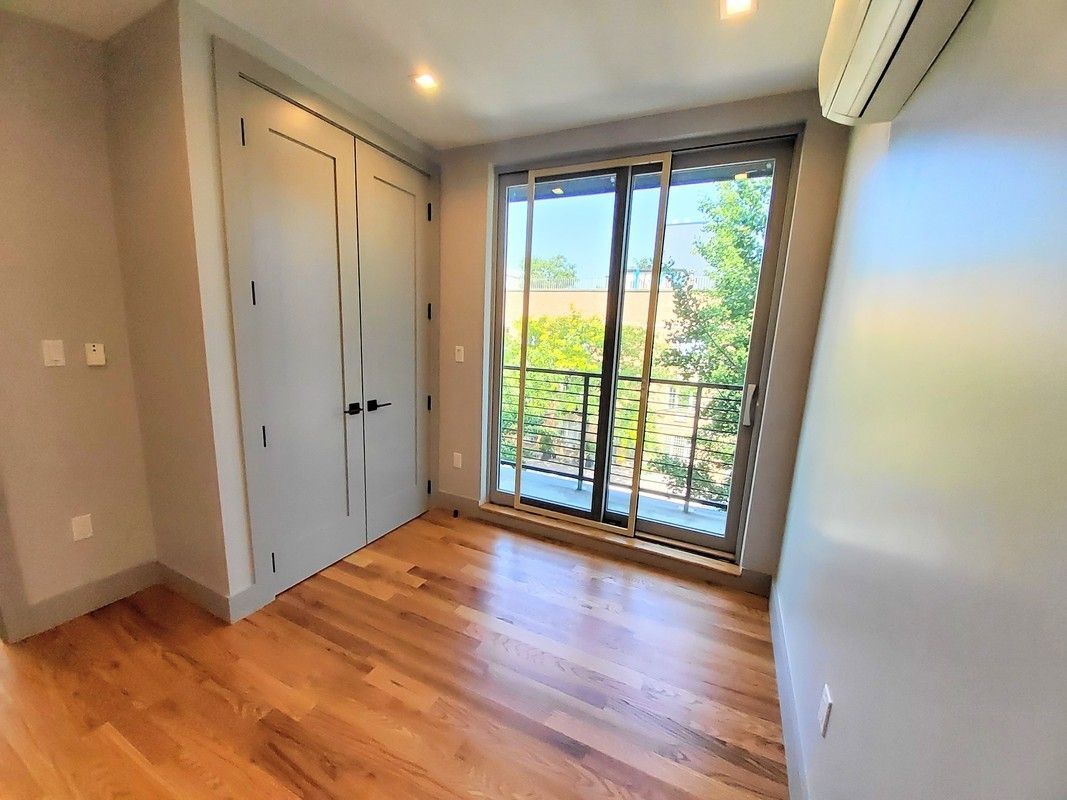 Building Photo - 245 Tompkins Ave