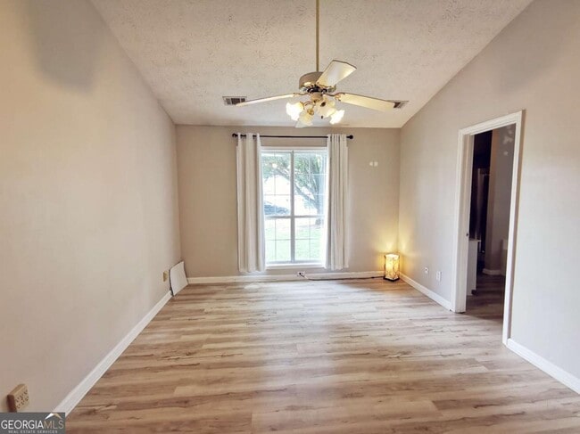 Building Photo - 2100 Racquet Club Cir NW