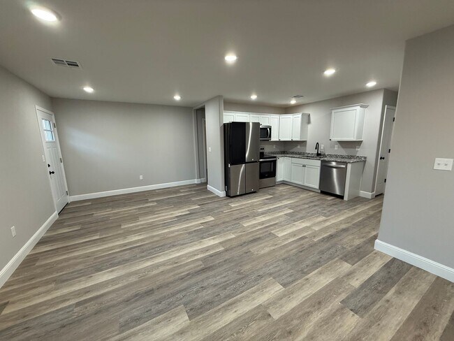 Building Photo - BRAND NEW BUILD: 3 BEDROOM/ 2 BATHROOM HOUSE IN CARTERVILLE MO WITH 2 CAR GARAGE!!!