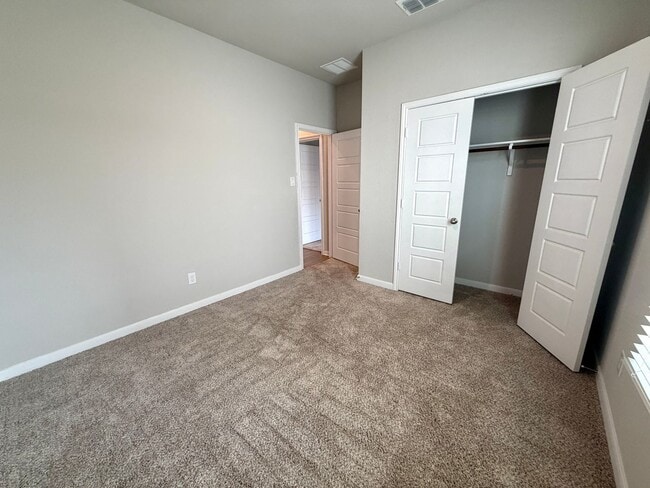 Building Photo - Amanda Park Duplex 3/2 off Potranco