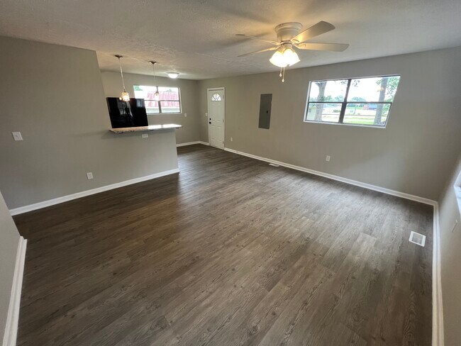 Building Photo - 724 Lanford Rd