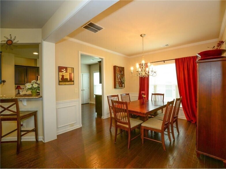 Building Photo - 5940 Weddington Dr