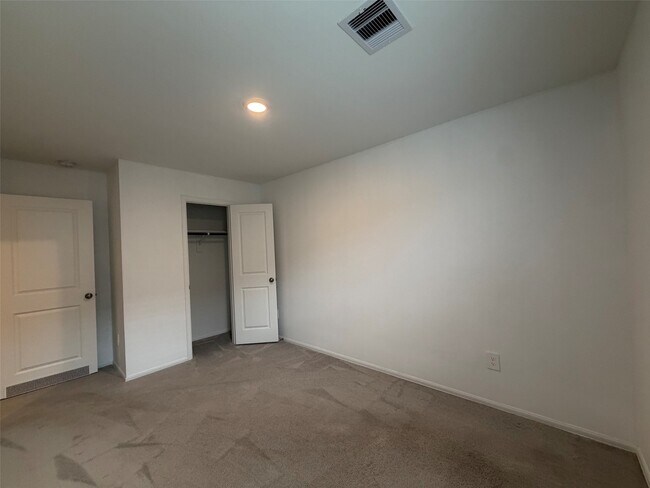 Building Photo - 531 Flower Reed Ct