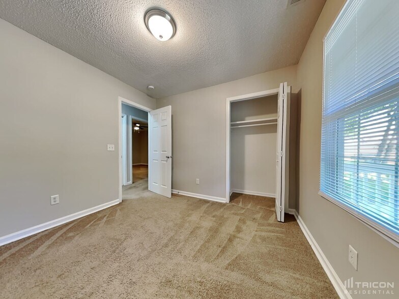 Building Photo - 124 Devonport Dr