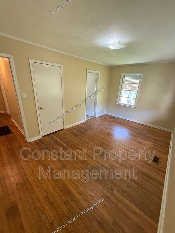 Building Photo - 3069 Somerset Dr