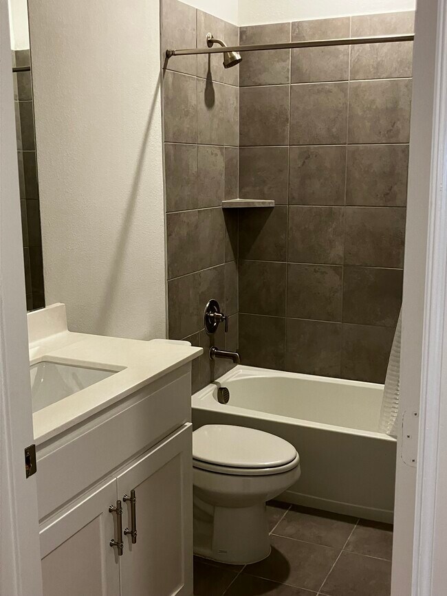 Building Photo - 522 Winners Cir