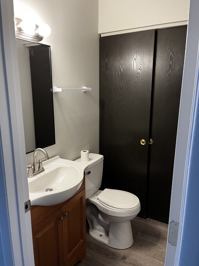 Building Photo - 707 Forest Ln