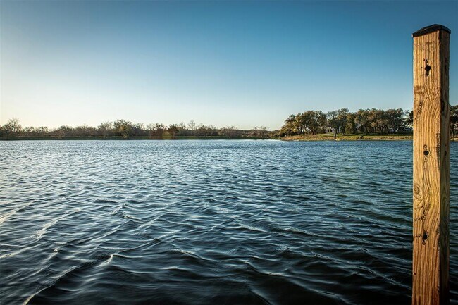 Building Photo - 215 Milam Crk Dr