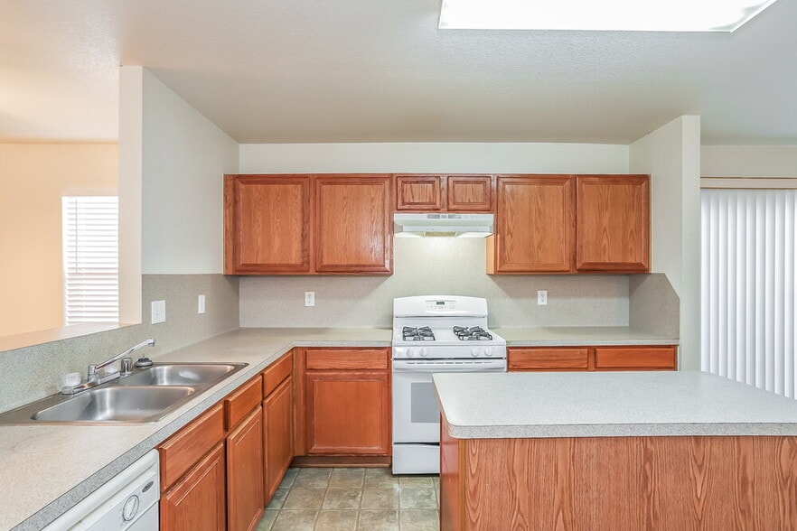 Building Photo - 20830 Banyan Crest Ln