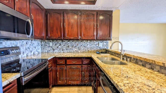Building Photo - 7113 Apricot Dr