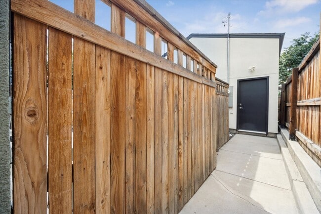 Building Photo - Upscale rear unit in the heart of Denver!