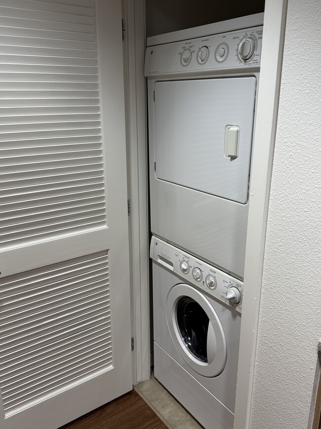 Convenient in-unit laundry facilities. - 1655 N California Blvd