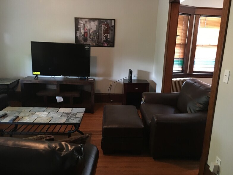 Living Room 2nd floor - 816 Ashland Ave