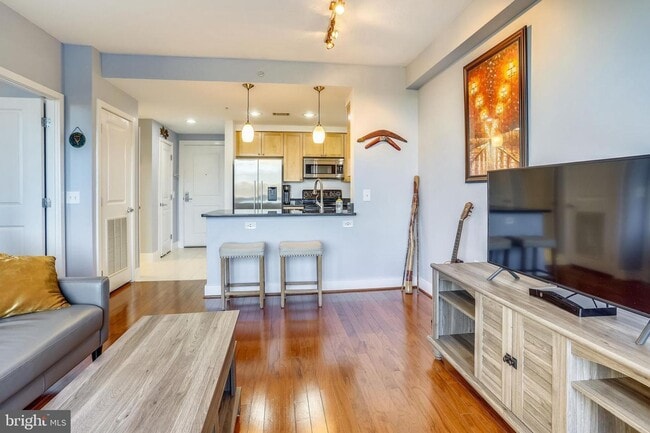 Building Photo - Professionally Managed // 1bedroom 1bathroom// Court House// Parking Included!