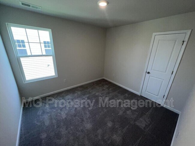 Building Photo - 1367 Woodhouse Dr