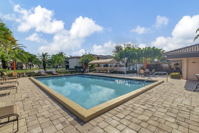Building Photo - 9264 Vista Del Lago