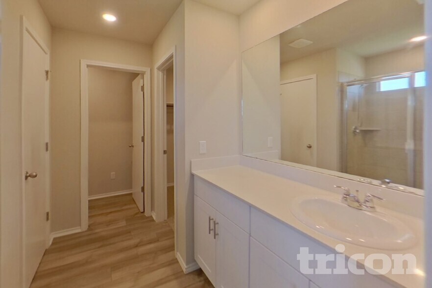 Building Photo - 5117 Sidesaddle Dr
