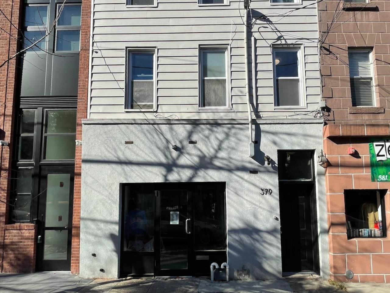 Building Photo - 379 Monmouth St