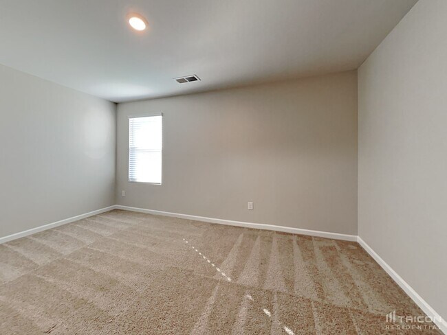Building Photo - 1071 Bluecoat Cir