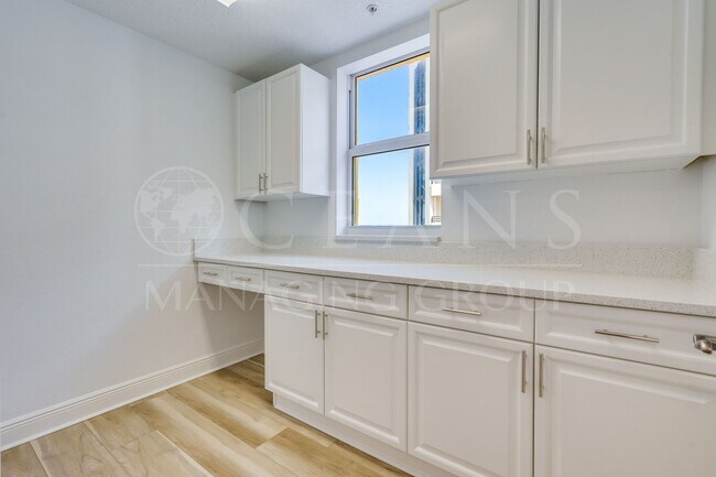 Building Photo - Breathtaking 3 Bedroom Daytona Beach Shore...