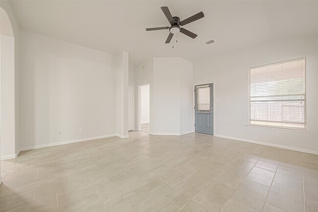 Building Photo - 6406 Applewood Forest Dr