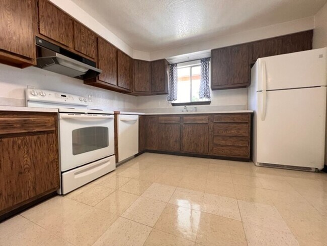 Building Photo - 7th