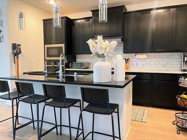 Building Photo - 10526 Wagner St