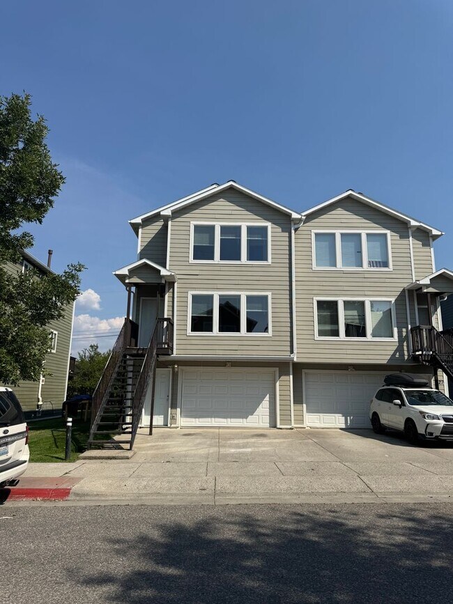 Building Photo - FULLY GUTTED & RENOVATED 4-Bedroom Condo N...
