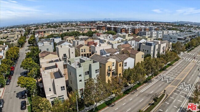 Building Photo - 13027 Bluff Creek Dr