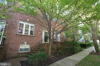 Building Photo - 308 Garden View Square
