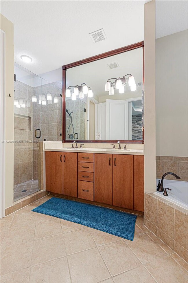 Building Photo - 13013 Riverwalk Cir S
