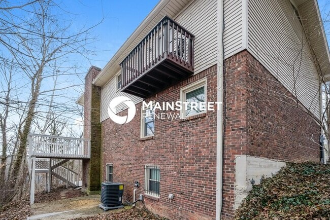 Building Photo - 3 Bedroom Pet-Friendly Home in LOUISVILLE, KY with Main Street Renewal