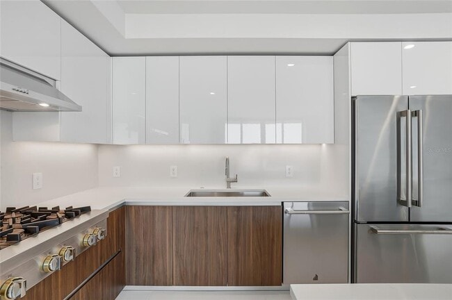 Building Photo - 400 Central Ave