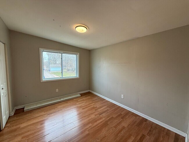 Building Photo - 555-565 N Kent St