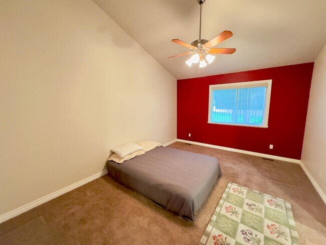 Building Photo - 207 S 50 W