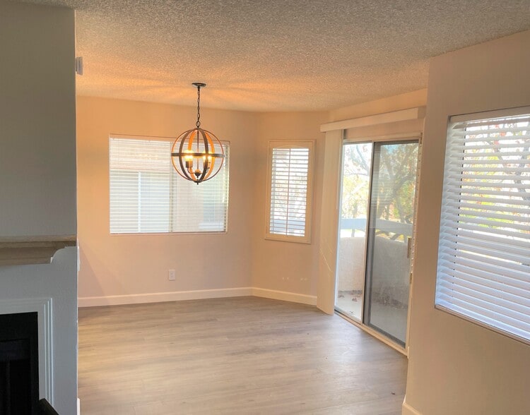 Dining Area - 19808 Sandpiper Plz