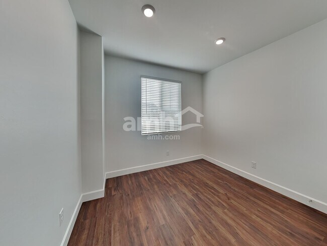 Building Photo - 6076 W Paseo Hilario