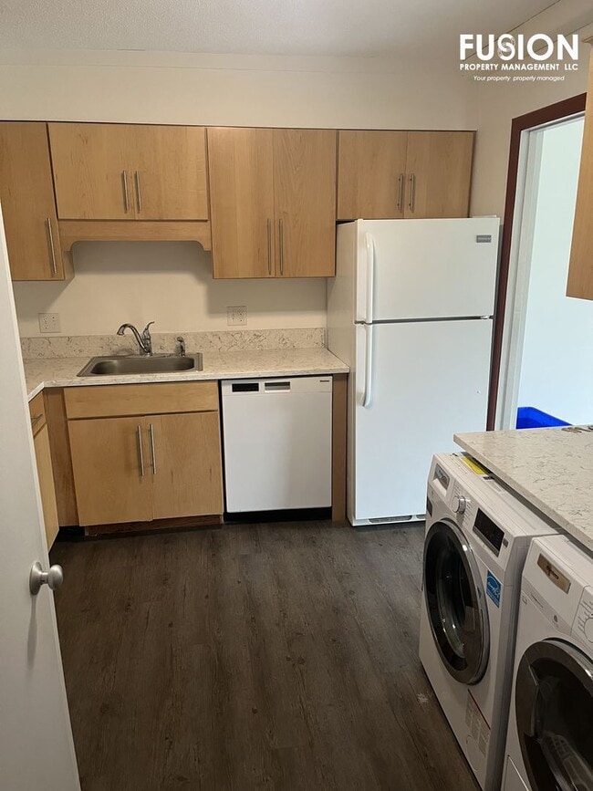 Building Photo - Bright 2-Bedroom Home Near Oakledge Park w/Pool!