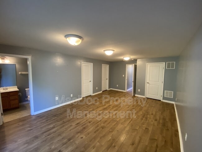 Building Photo - 302 Brenton Rd