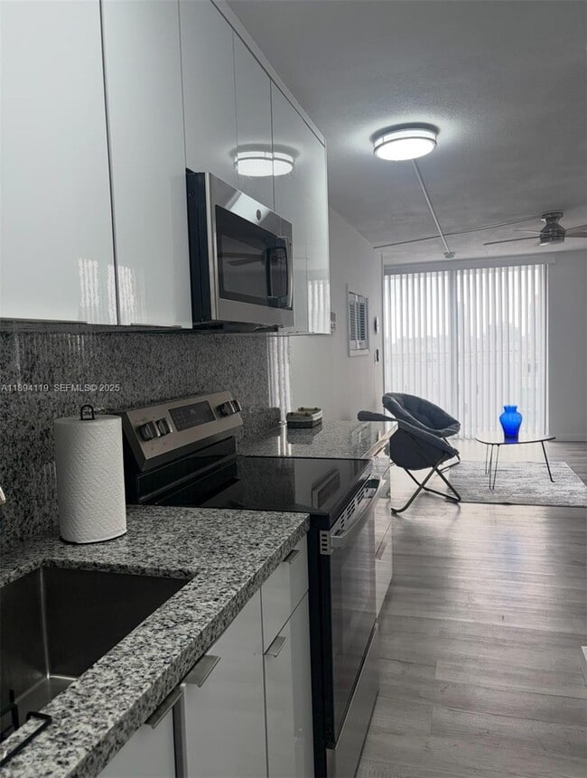 Building Photo - 1255 Collins Ave