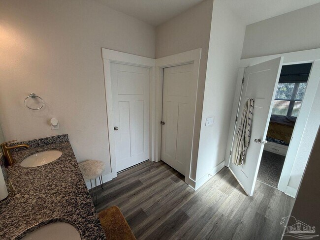 Building Photo - 10709 Davenport Lp